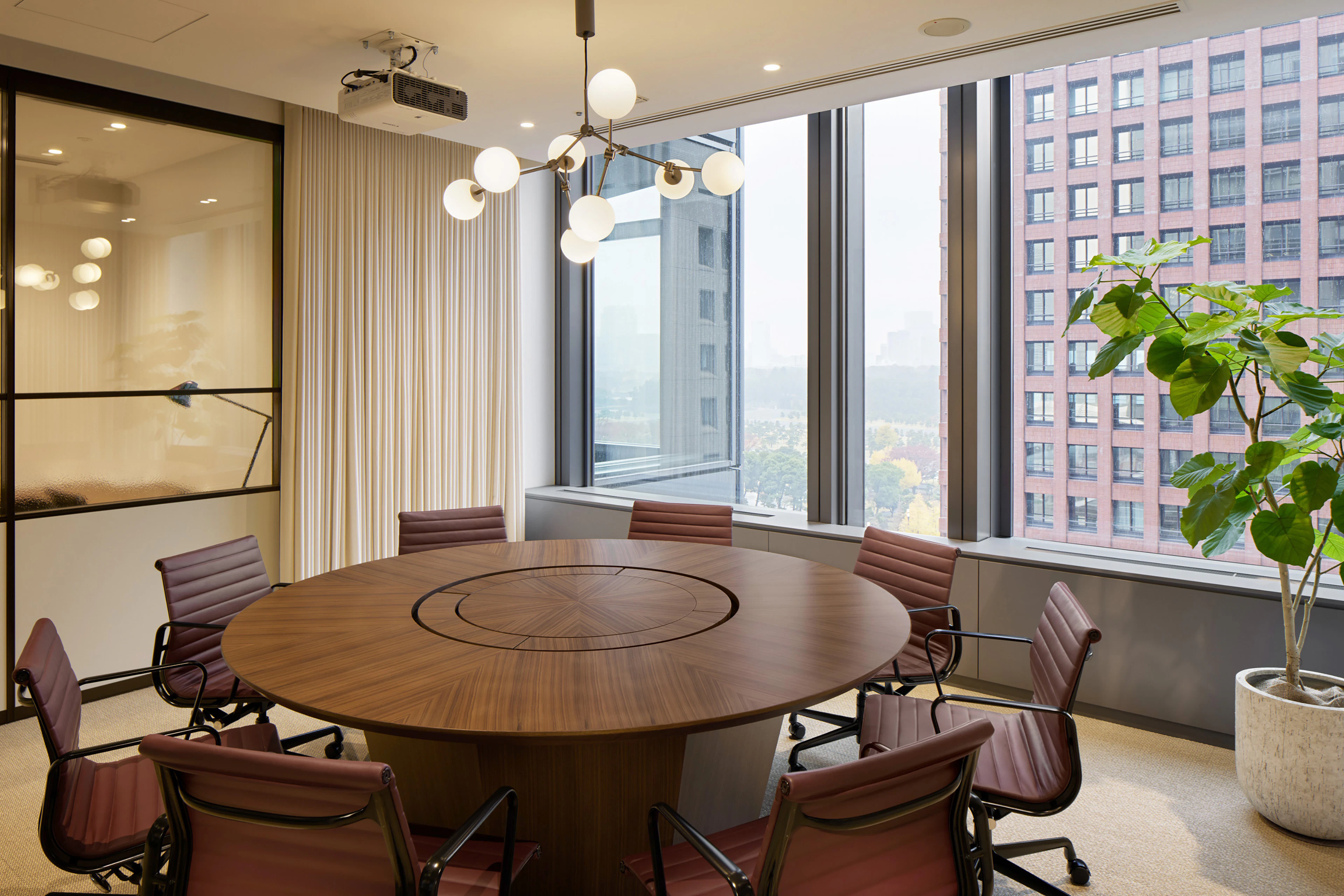 Egg japan boardroom